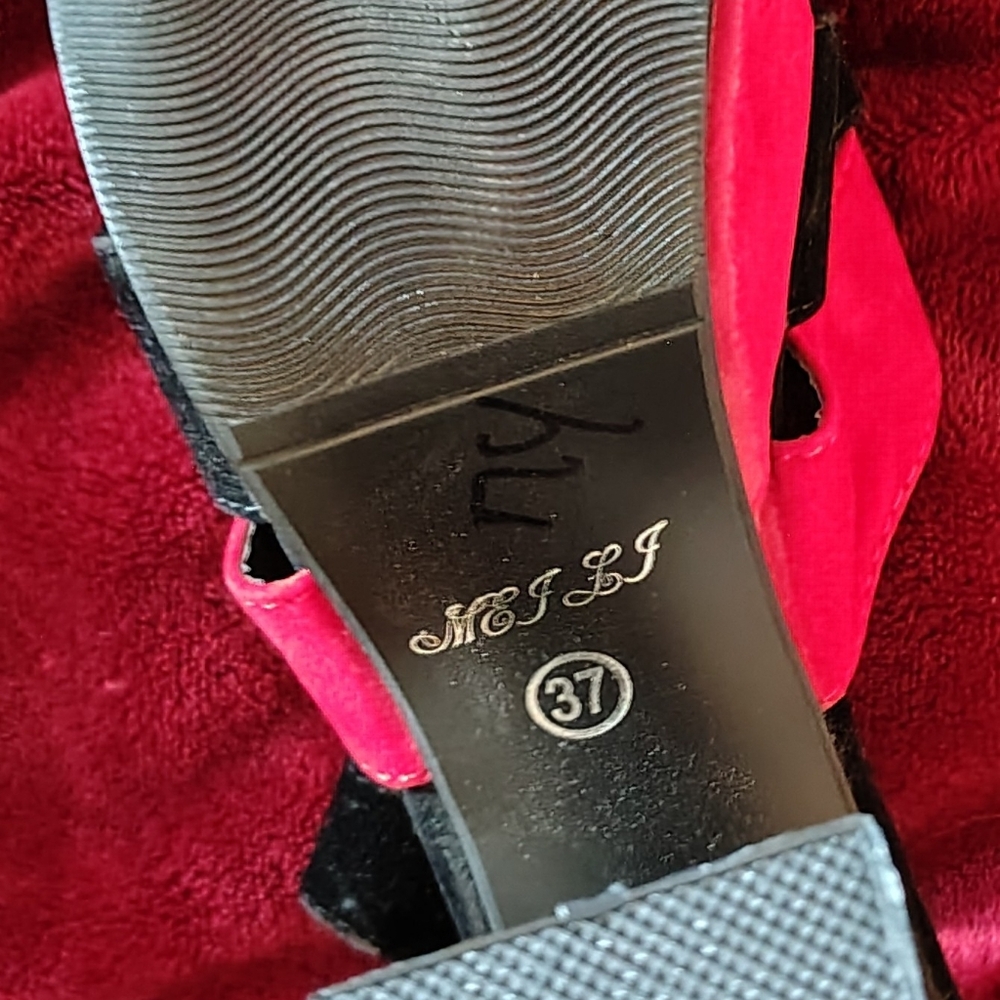 Women's M&JLJ Size 37 6.5 US. Red And Black Heels. Never Worn. - Picture 11 of 12